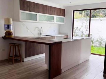 VENDO CASA NUEVA 4 DORMITORIOS