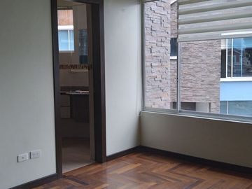 VENTA CASA TRES PISOS CONJUNTO ROCAZUL II, SECTOR SANTA LUCIA, NORTE DE QUITO, ENTRE AV. 6 DE DICIEMBRE Y ELOY ALFARO