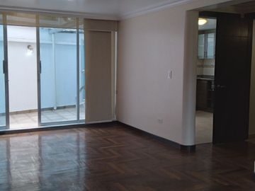 VENTA CASA TRES PISOS CONJUNTO ROCAZUL II, SECTOR SANTA LUCIA, NORTE DE QUITO, ENTRE AV. 6 DE DICIEMBRE Y ELOY ALFARO
