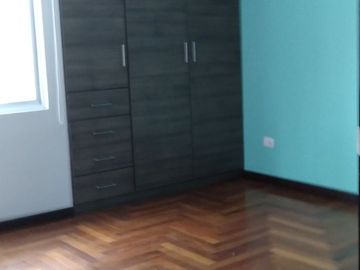 VENTA CASA TRES PISOS CONJUNTO ROCAZUL II, SECTOR SANTA LUCIA, NORTE DE QUITO, ENTRE AV. 6 DE DICIEMBRE Y ELOY ALFARO