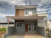 Rumah Dua Lantai di dalam Perumahan Isami di Bekasi