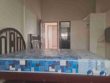 Salinas Frente a las Antenas de Tv Cable.