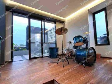 rumah 2,5  lantai di pancoran mas depok