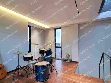 rumah 2,5  lantai di pancoran mas depok