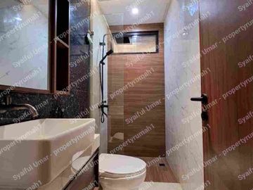 rumah 2,5  lantai di pancoran mas depok