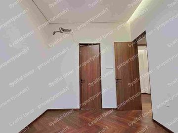 rumah 2,5  lantai di pancoran mas depok