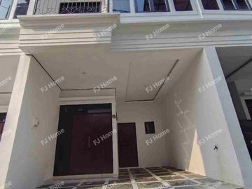 Rumah dijual di Jagakarsa Jakarta Selatan harga dibawah 1 Milyar 2,5 lantai + rooftop