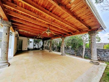 RENTA DE CASA EN BALCONES DE JURIQUILLA, AMPLIA DE UN PISO