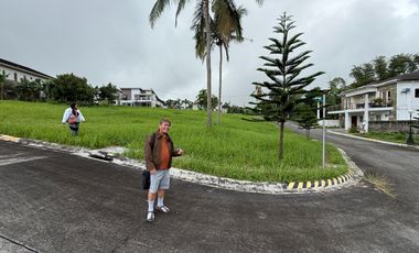 Corner Lot in Palm Crest, Magallanes Drive, San Jose, Tagaytay for SALE! 304 sqm at P 18,500 per sqm