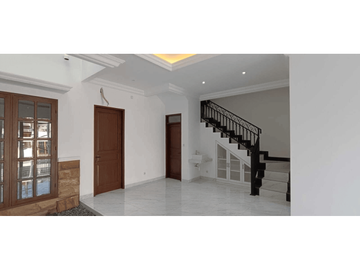 Y283 Rumah Mewah Klasik Strategis Duren Sawit  Jakarta Timur