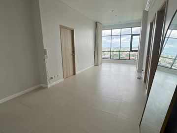FOR SALE - Unfurnished Condo Unit with Balcony in Tower 2, Viento at Cerca, Las Piñas City