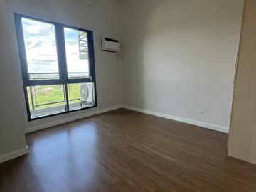 FOR SALE - Unfurnished Condo Unit with Balcony in Tower 2, Viento at Cerca, Las Piñas City