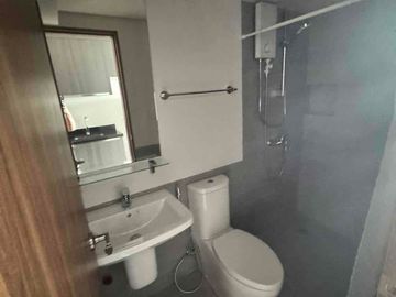 Studio Connor Greenhills for sale  near Ob Montessori