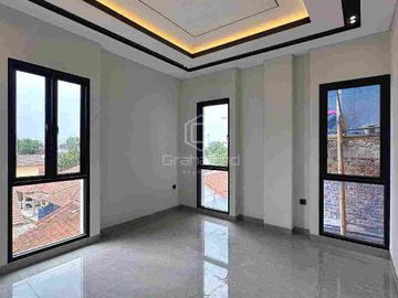 Rumah Baru Private Pool Dalam Komplek Dekat Akses Cilandak Jakarta Selatan