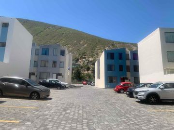 Amplia casa de 104 m2, Sector Mitad del Mundo, Dentro de Urbanización Privada