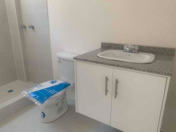 Amplia casa de 104 m2, Sector Mitad del Mundo, Dentro de Urbanización Privada