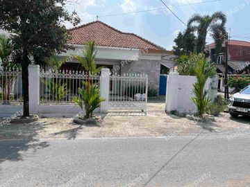 rumah solo dekat joglo banyuagung sumber