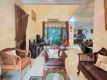 RUMAH HOOK KONDISI MASIH BAGUS,DEPAN TAMAN,SIAP HUNI