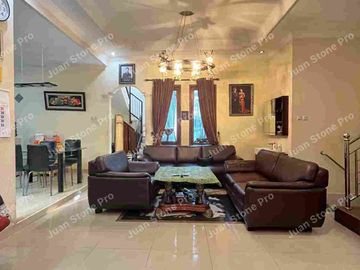 RUMAH HOOK KONDISI MASIH BAGUS,DEPAN TAMAN,SIAP HUNI