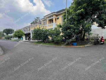 RUMAH HOOK KONDISI MASIH BAGUS,DEPAN TAMAN,SIAP HUNI