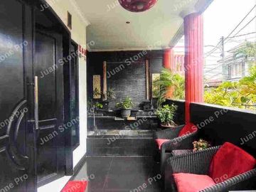 RUMAH ANTIK,DESIGN MODERN CLASSIC DENGAN WARNA UNIK GALAXY BEKASI