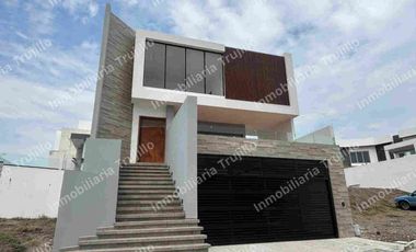 VENDO CASA EN LA RIVIERA VERACRUZANA, FRENTE A LA PLAZA EL DORADO