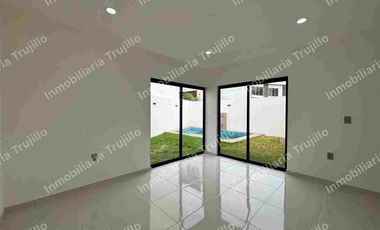 VENDO CASA EN LA RIVIERA VERACRUZANA, FRENTE A LA PLAZA EL DORADO