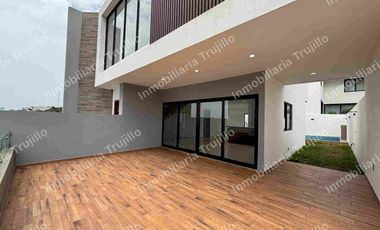 VENDO CASA EN LA RIVIERA VERACRUZANA, FRENTE A LA PLAZA EL DORADO