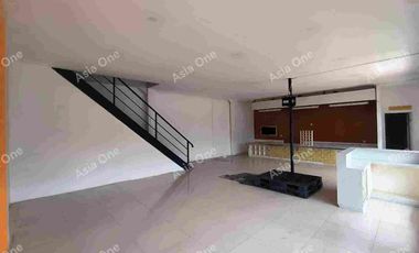 Ruang Usaha 2lt Ex Resto di Jl Raya Transyogi Alternatif Cibubur