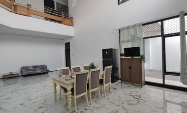 Rumah Dharmahusada Indah Hook, Mewah, Terawat, Bagus dan Siap Huni
