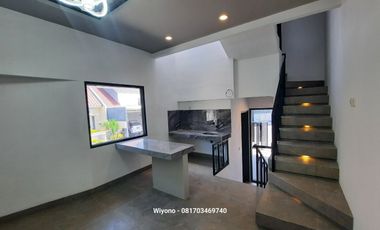 Rumah Purimas Regency Surabaya Dengan Model Casual dan memiliki Private Jacuzzi Area