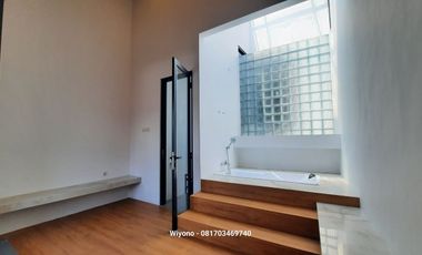 Rumah Purimas Regency Surabaya Dengan Model Casual dan memiliki Private Jacuzzi Area