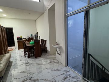 ANA RUMAH FULL FURNISHED UK 7X20M DI KOMP DUTA MAS JELAMBAR