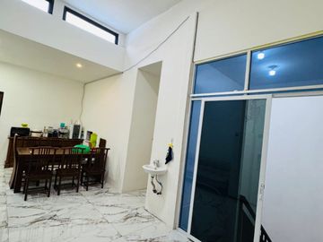 ANA RUMAH FULL FURNISHED UK 7X20M DI KOMP DUTA MAS JELAMBAR