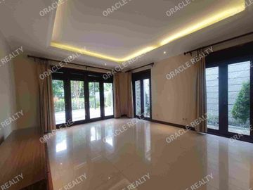 Sewa Rumah Hook Tropical Minimalis Luxury Graha Family