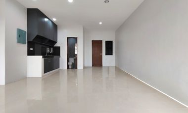 38.9 sqm big studio bare unit in Barangay Carmona, Makati for rent