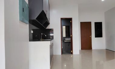 38.9 sqm big studio bare unit in Barangay Carmona, Makati for rent