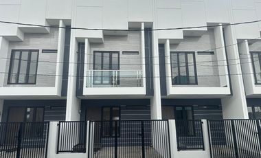 Rumah Rungkut Modern Split Level di Gunung Anyar Tambak Hanya 1 Menit dari Amesta Living