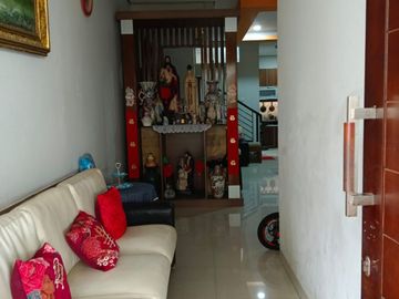 Rumah strategis 3 lantai Kelapa molek Kelapa Gading Jakarta Utara