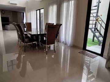 Dijual Cepat Rumah Mewah di Cluster Emily ( Ada Danau ) Summarecon Bandung Full Furnished