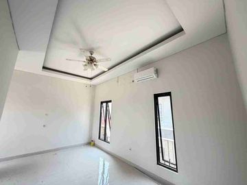 Rumah Mewah 2Lt Baru Dalam Town House di Solo Kota