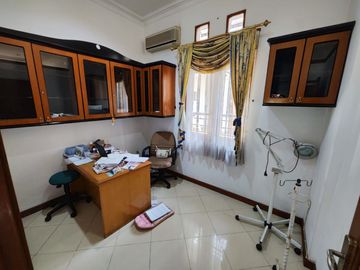 Rumah 2 lantai di Depok siap pakai Pesona Khayangan, Jawa Barat