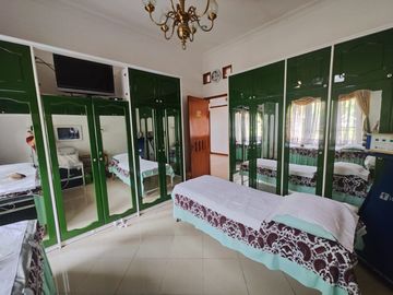 Rumah 2 lantai di Depok siap pakai Pesona Khayangan, Jawa Barat