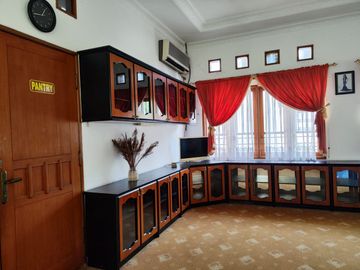 Rumah 2 lantai di Depok siap pakai Pesona Khayangan, Jawa Barat