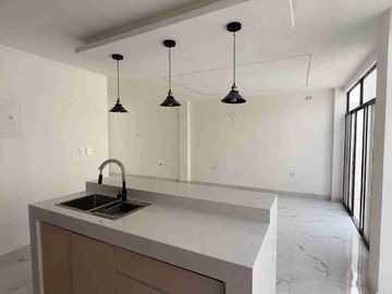 Vendo Casa de estreno en Urb. San Antonio vía Samborondon