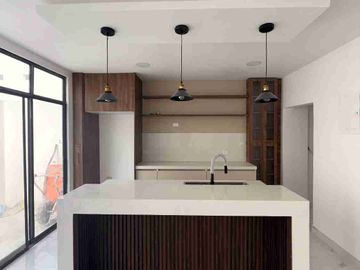 Vendo Casa de estreno en Urb. San Antonio vía Samborondon