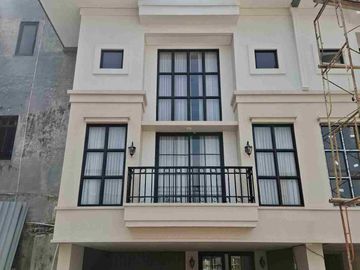 Town House dekat Gatsu, Kuningan Jakarta Selatan