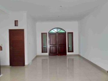 Rumah Cantik di Komplek Billymoon Pondok Kelapa - Duren Sawit