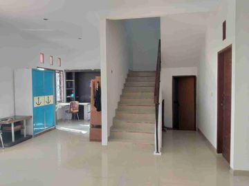 Rumah Cantik di Komplek Billymoon Pondok Kelapa - Duren Sawit