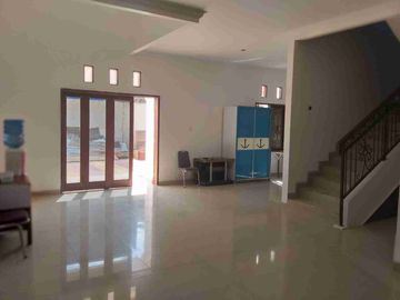 Rumah Cantik di Komplek Billymoon Pondok Kelapa - Duren Sawit